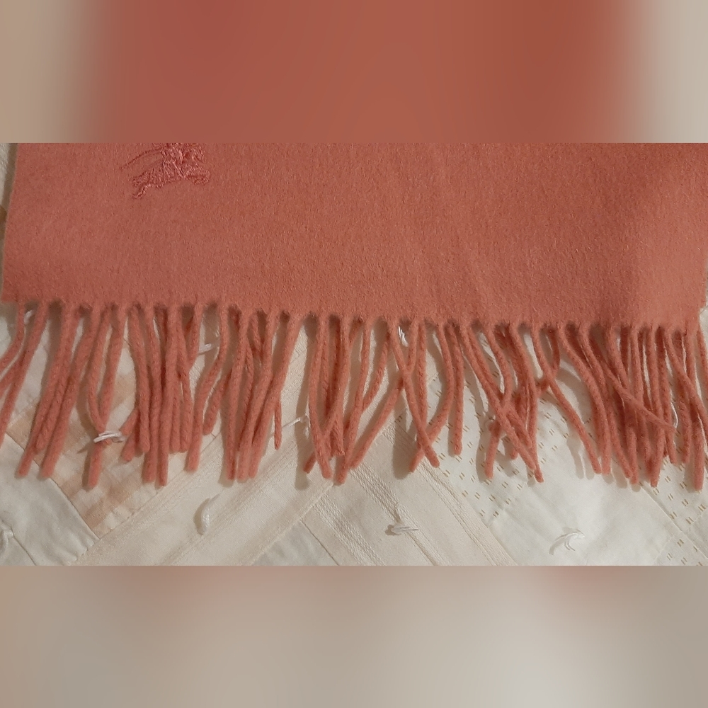 BURBERRY | Peach Cashmere Knight Logo - Picture 6 of 7